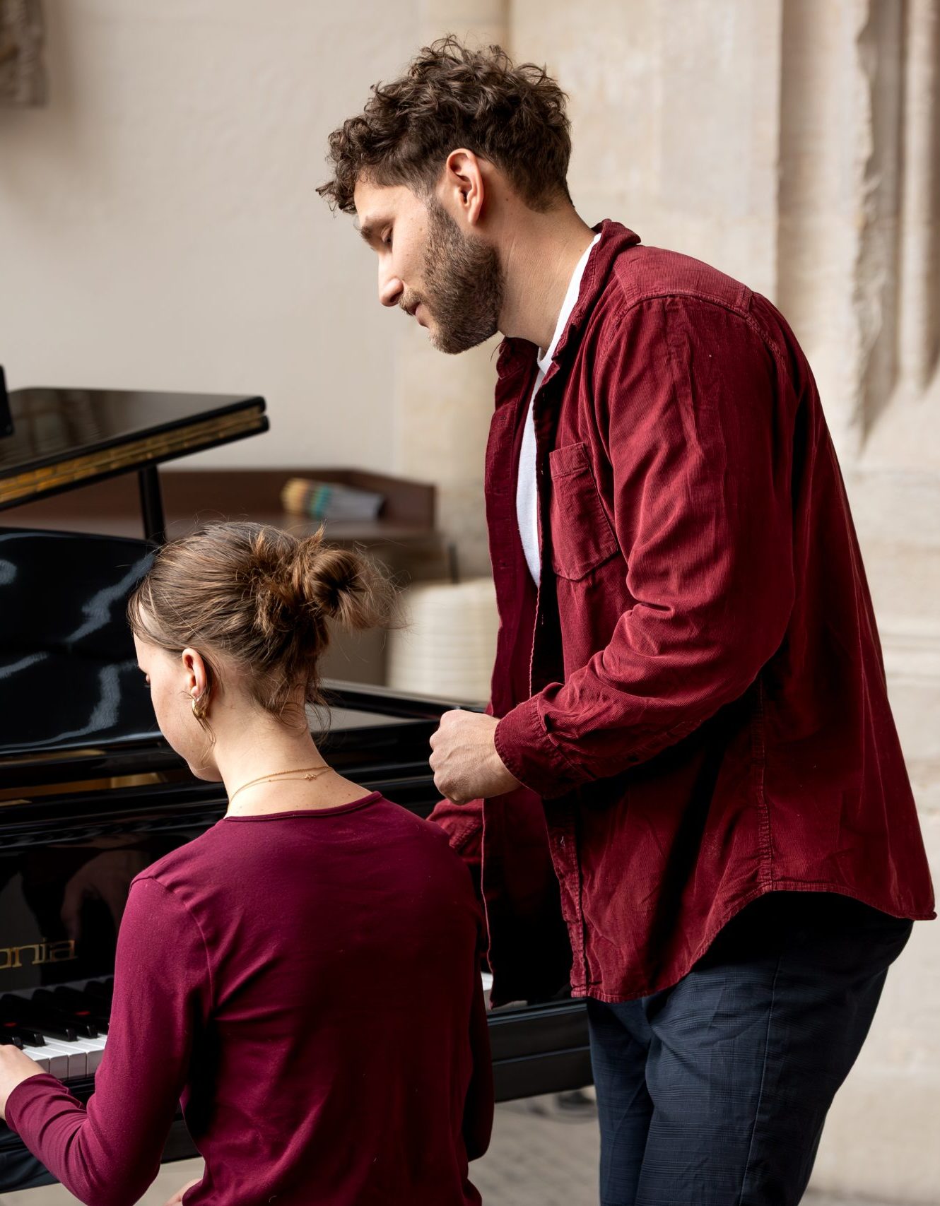 Klavierlehrer Tim Schabbehard in Regensburg beim Unterrichten